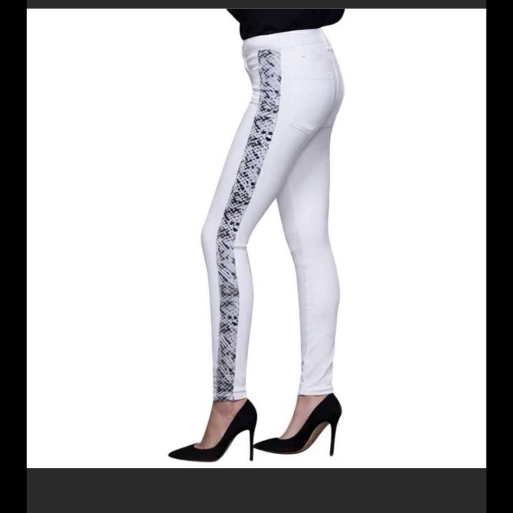 😍 Host pick!!😍NWOT GOOD AMERICAN GOOD LEGS WHITE SKINNY JEANS